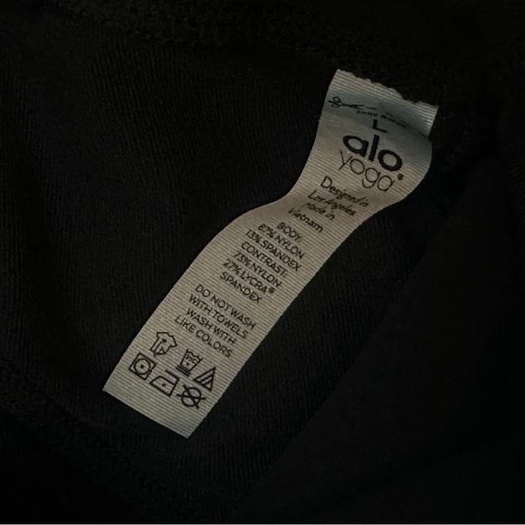 ALO Yoga High-Waist Cargo Leggings - Picture 8 of 9